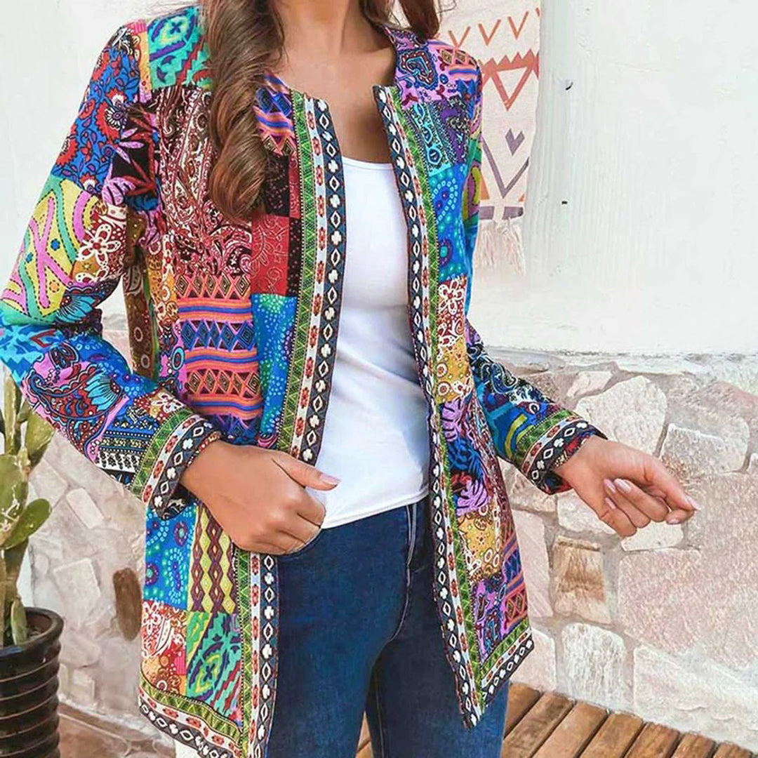 "Stijlvol bohemian lang damesvest met levendig patroon en open voorkant, ideaal voor casual lagen en comfortabel dragen."