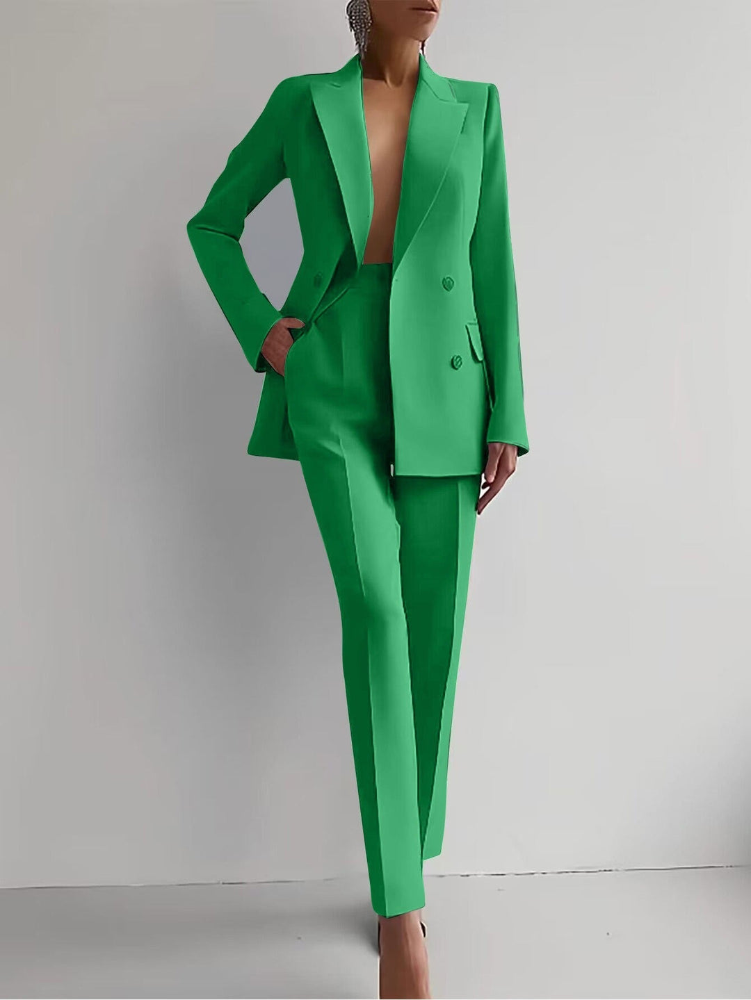 Chique damesblazer uit een complete broekpak set, met revers en knoopsluiting voor een zakelijke look.