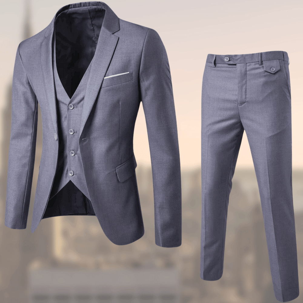 "Stijlvol heren driedelig pak met klassiek silhouet, grijsblauw, verfijnd design voor formele en semi-casual gelegenheden."