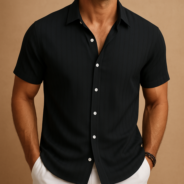 Fris en stijlvol heren overhemd korte mouw. Comfortabel effen design, ideaal voor casual zomer outfits.