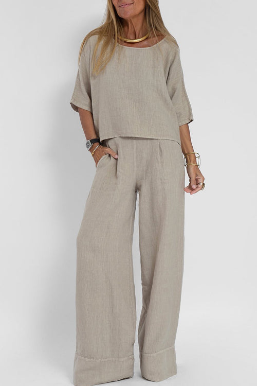 "Stijlvol katoen-linnen damespak, cropped top en wijde broek, licht ademend, ideaal voor zomer, modieus en comfortabel."
