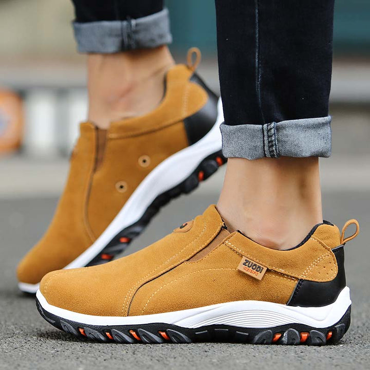 "Stijlvolle, ademende heren slip-on sneakers zonder veters, grijs met orthopedische zool voor ultiem comfort en gemak."