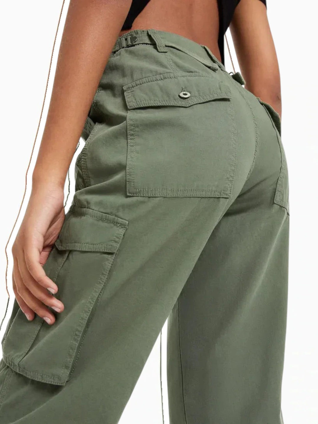 Stijlvolle blauwe cargo broek met verstelbare taille en cargozakken, ideaal voor moderne vrouwen. Comfortabel en trendy.