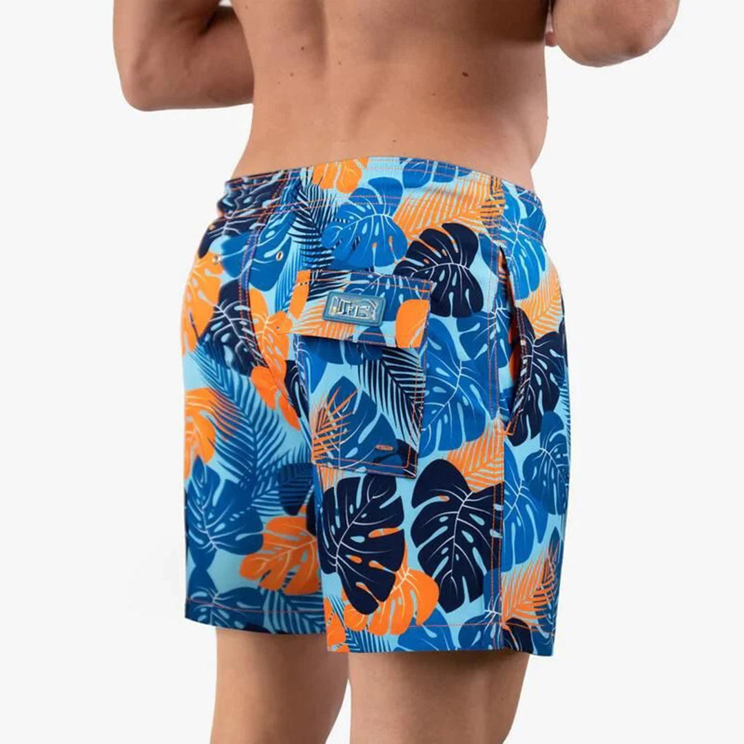 "Stijlvolle blauwe heren zwembroek, sneldrogend en comfortabel, ideaal voor strand- en zwembaddagen."