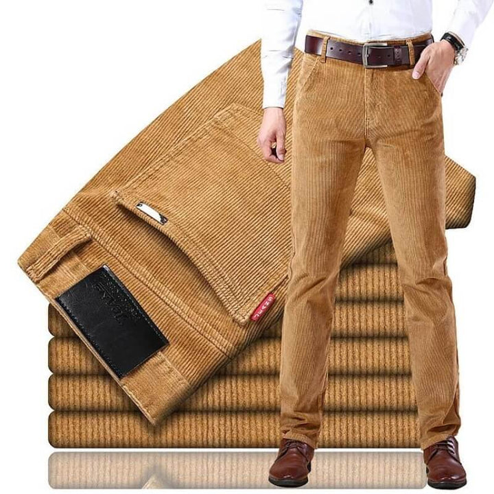 "Stijlvolle corduroy heren spijkerbroek in donkerblauw, luxe stof, veelzijdig voor casual en formele gelegenheden."