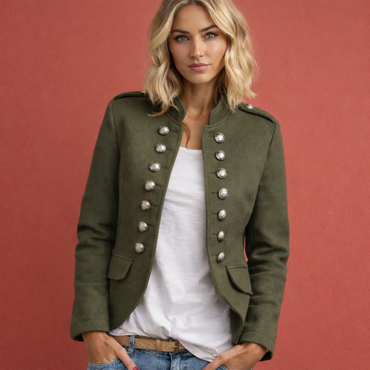 Stijlvolle dames blazer in militaire stijl met opstaande kraag en decoratieve gouden knopen, perfect voor herfst.