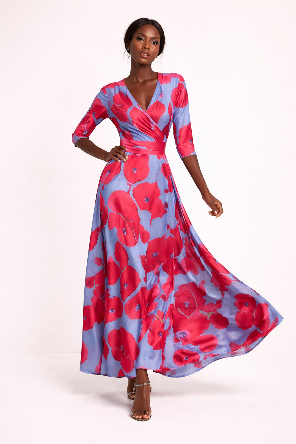 Comfortabele en stijlvolle dames maxi-jurk met vrolijke print en V-hals, een perfecte casual zomerjurk.