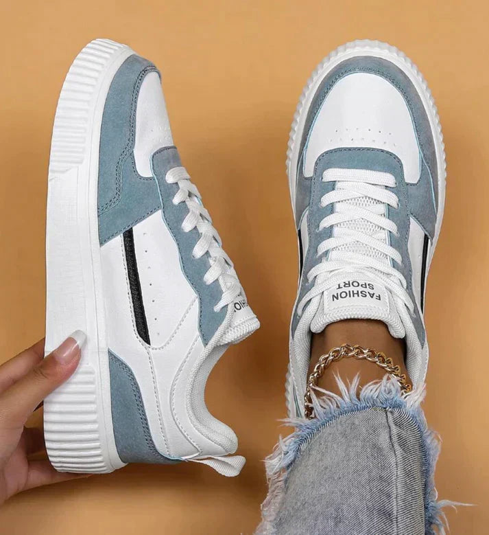 "Stijlvolle dames sneakers in zwart met wit. Modern design, ademende materialen en antislipzool bieden comfort en grip."