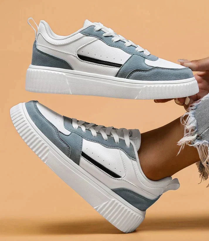 "Stijlvolle dames sneakers in zwart met wit. Modern design, ademende materialen en antislipzool bieden comfort en grip."