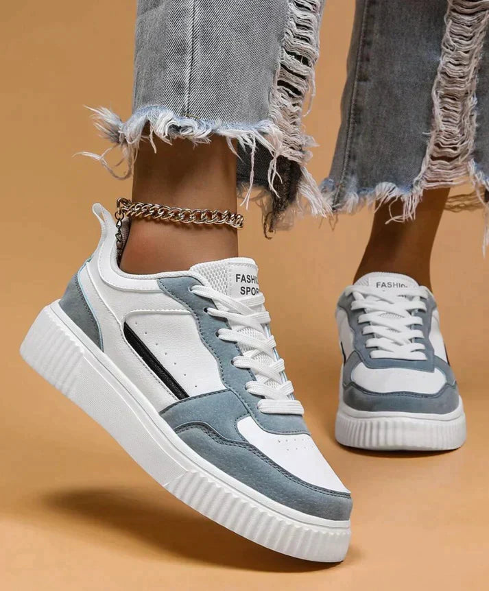 "Stijlvolle dames sneakers in zwart met wit. Modern design, ademende materialen en antislipzool bieden comfort en grip."