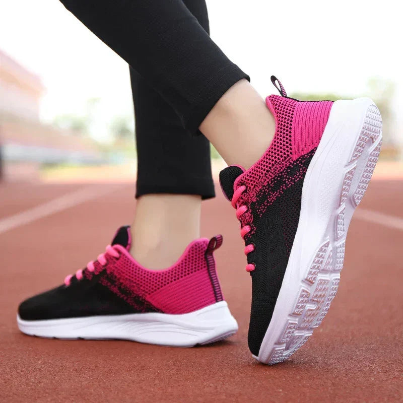 "Stijlvolle dames sneakers met orthopedische zool, ademend materiaal en elegant design, ideaal voor comfort en mode."