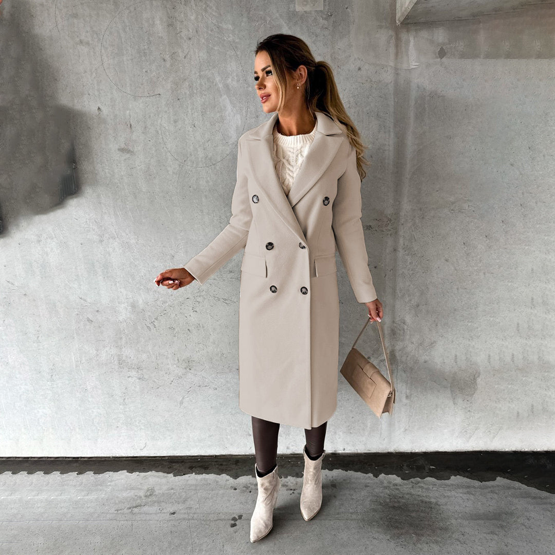 Stijlvolle dames winterjas met strakke lijnen, warme isolatie en diverse kleuren. Perfect voor koude dagen, elegant en comfor