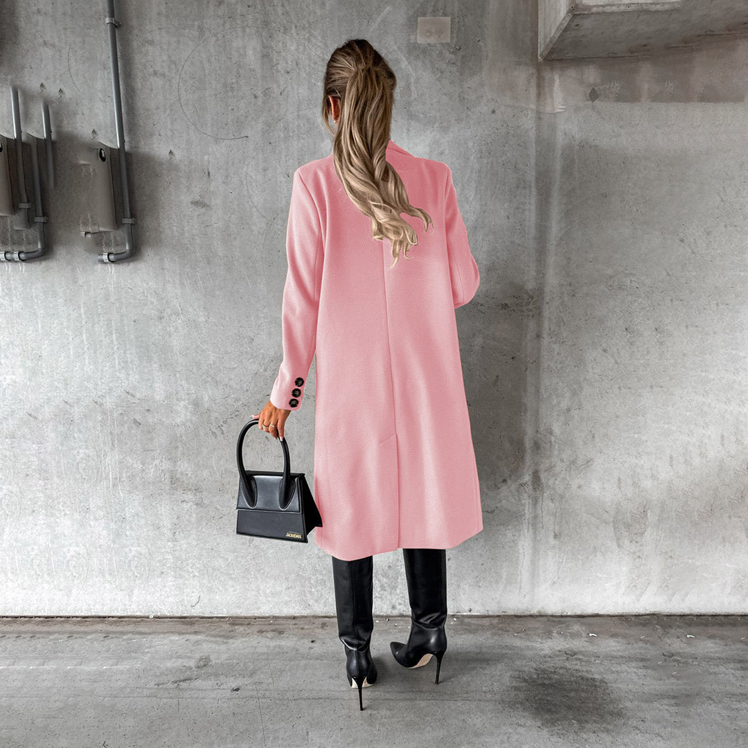 Stijlvolle dames winterjas met strakke lijnen, warme isolatie en diverse kleuren. Perfect voor koude dagen, elegant en comfor