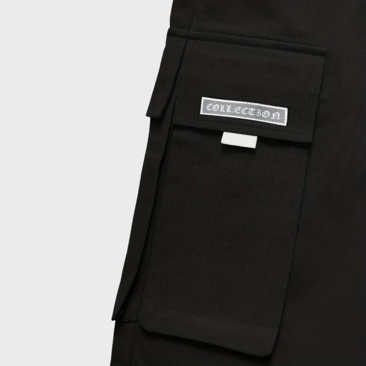 "Stijlvolle en comfortabele heren cargo broek met ruime zakken, verkrijgbaar in khaki, zwart en grijs."