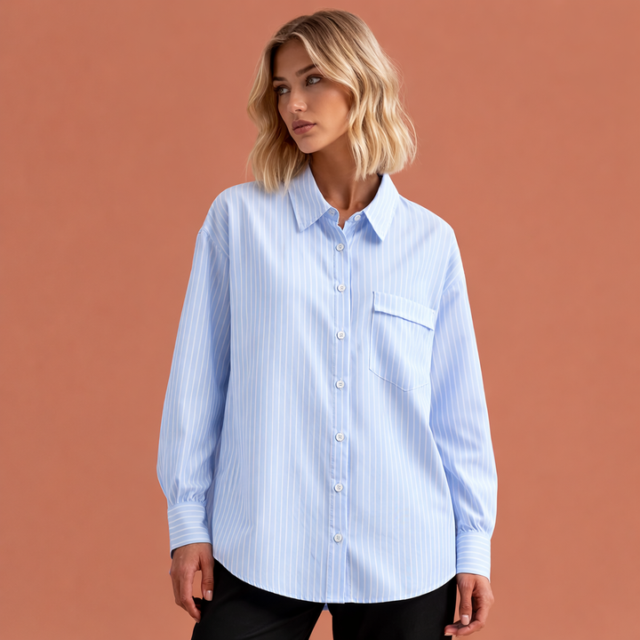 Trendy damesblouse met klassieke strepen, oversized pasvorm voor optimaal comfort en stijl.