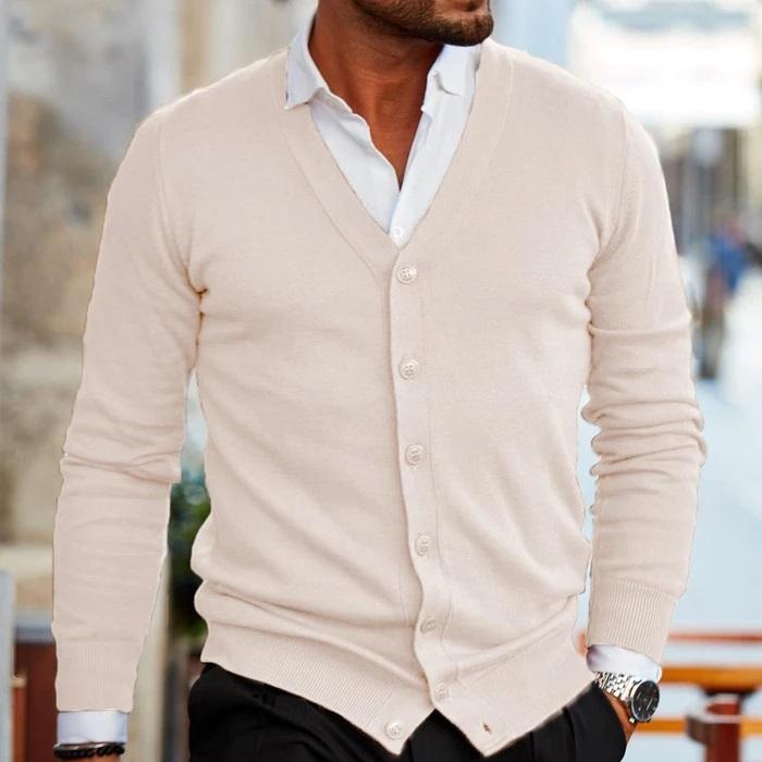 "Stijlvolle heren cardigan met V-hals en knopen, zacht en comfortabel, perfect voor elke casual of formele outfit."