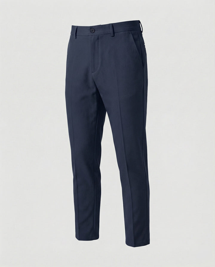 Trendy herenbroek: rechte pijp chino, combineert comfort met een geklede, zakelijke en stijlvolle uitstraling.
