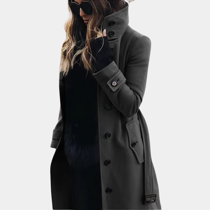 Elegante dames winterjas: lange trenchcoat met riem, houdt je warm en modieus in de kou.