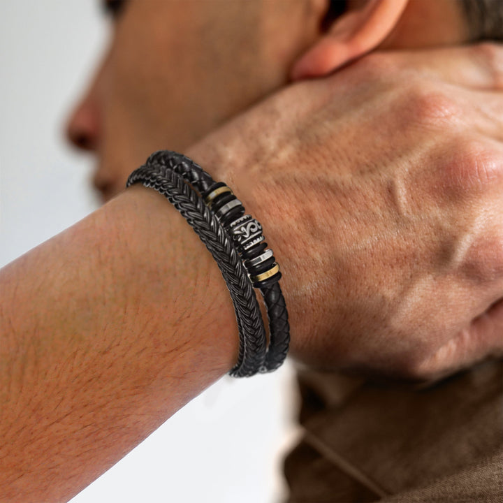 Stijlvolle lederen mannenarmband, echt leer en roestvrij staal, personaliseerbaar, elegant accessoire voor elke gelegenheid.