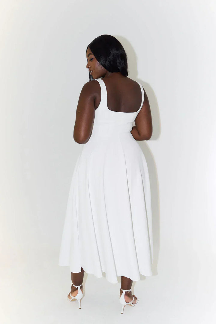 Stijlvolle midi zomerjurk met vierkante hals, zwierige rok, aangesloten lijfje, ideaal voor casual en formele zomerevenemente