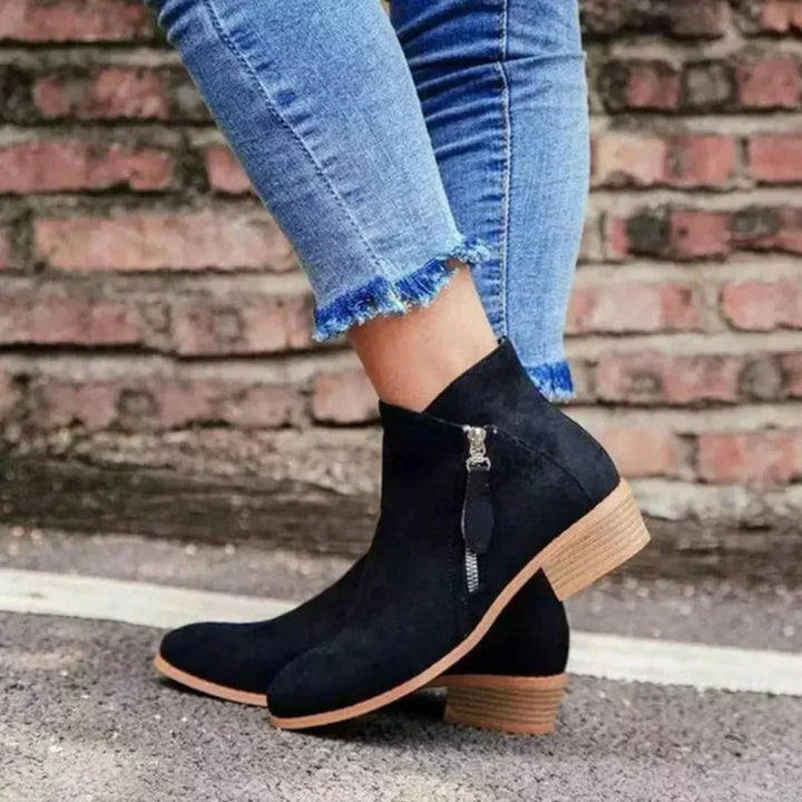 "Stijlvolle orthopedische enkelhoge dames boots met ritssluiting, beschikbaar in trendy kleuren voor maximaal comfort."
