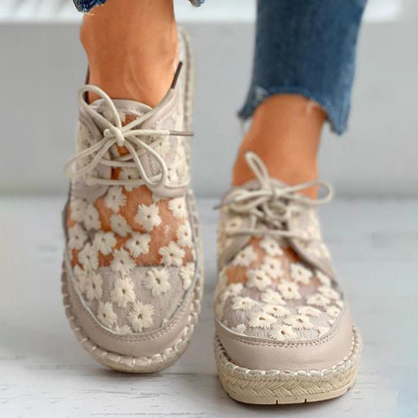"Stijlvolle orthopedische sneakers met bloemmotief, luchtig design ideaal voor zomerse avonturen, hoogwaardige afwerking."