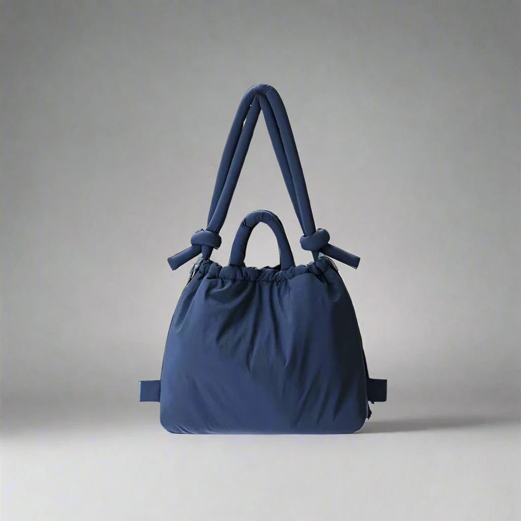 "Stijlvolle puffer handtas in beige met ruim design en comfortabele handgrepen voor vrouwen, perfect voor dagelijks gebruik."