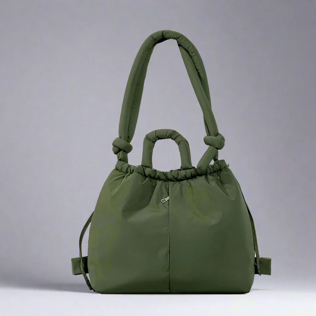 "Stijlvolle puffer handtas in beige met ruim design en comfortabele handgrepen voor vrouwen, perfect voor dagelijks gebruik."