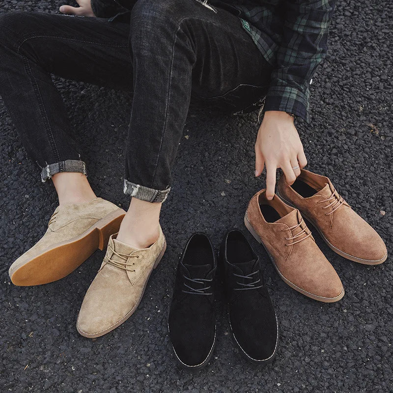 "Stijlvolle suède Oxford heren schoenen voor formele en casual gelegenheden, met duurzaam vegan materiaal en comfortzolen."