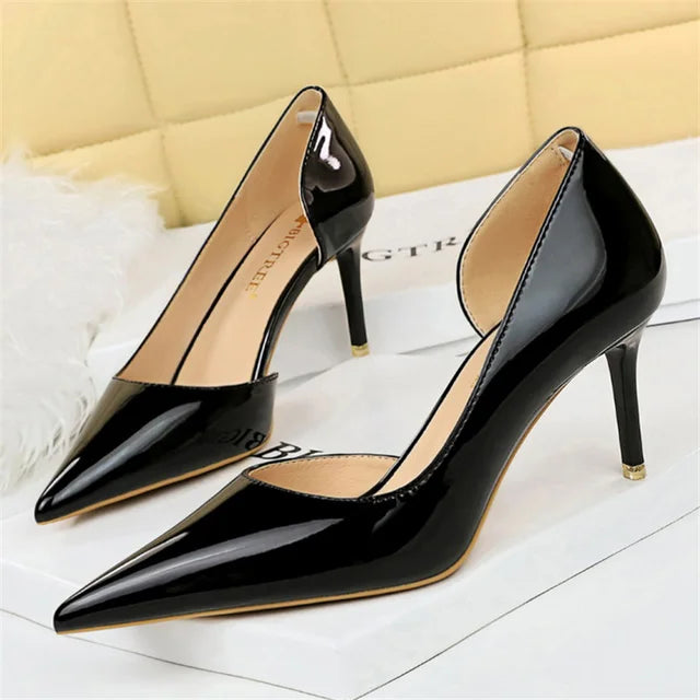 "Stijlvolle T-strap orthopedische pumps voor dames, zwarte elegante hakken met ergonomische zool voor comfort en steun"