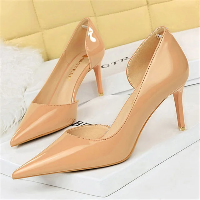 "Stijlvolle T-strap orthopedische pumps voor dames, zwarte elegante hakken met ergonomische zool voor comfort en steun"
