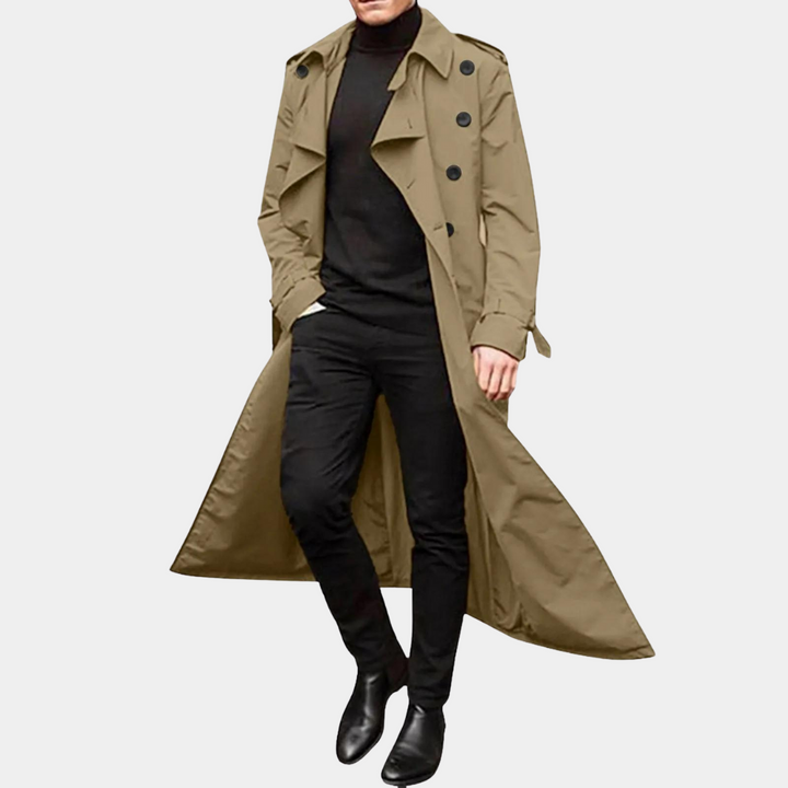 "Stijlvolle waterafstotende lange heren trenchcoat in khaki met verstelbare mouwen en tijdloos ontwerp."