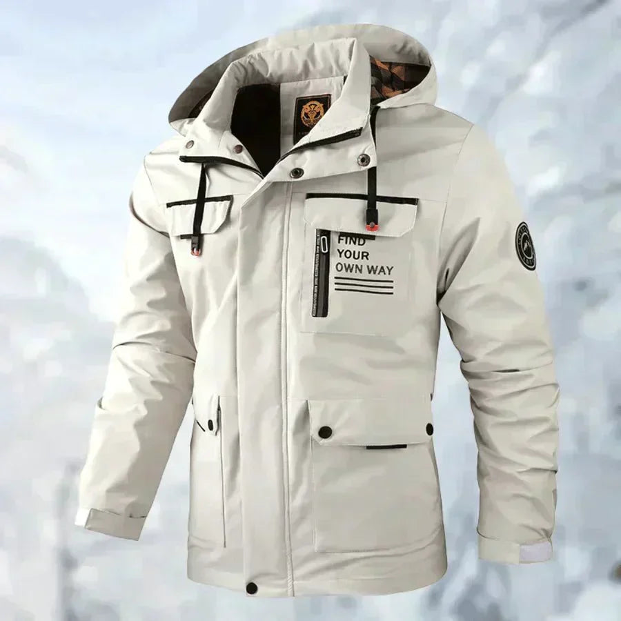 "Stijlvolle waterdichte herenjas met afneembare capuchon, perfecte winterbescherming tegen regen en wind."