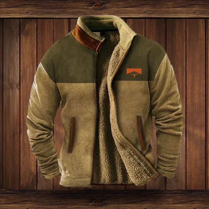 Gedetailleerde heren winterjas met opvallend Western patroon op mouwen en stevige opstaande kraag. Comfortabele herenmode.