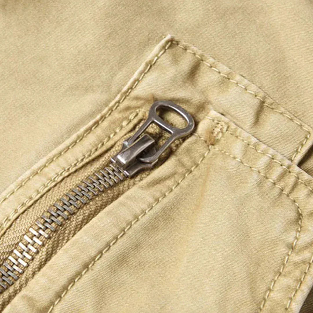 "Tactical cargo broek heren, duurzaam katoen, multifunctionele zakken, stoere streetwear stijl, comfortabele pasvorm."