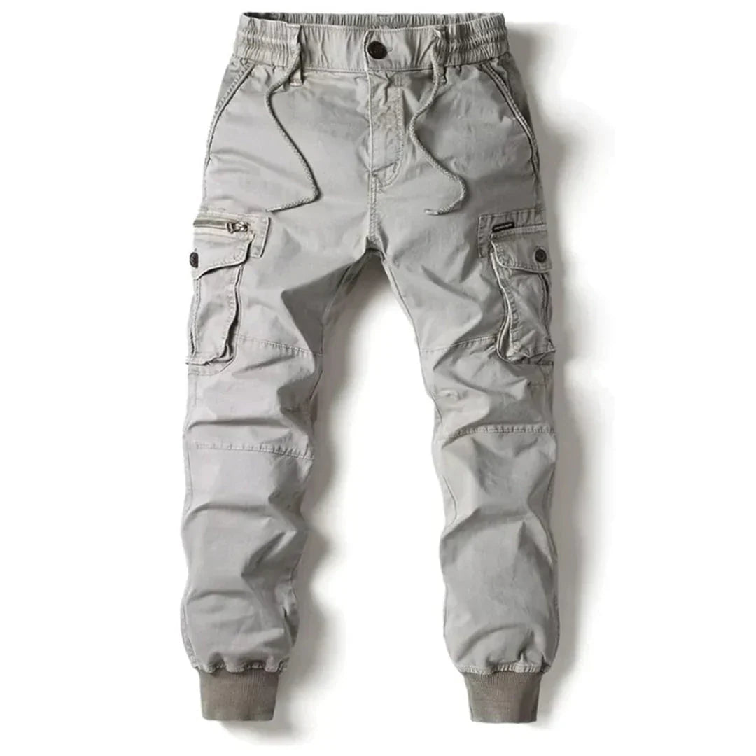 "Tactical cargo broek heren, duurzaam katoen, multifunctionele zakken, stoere streetwear stijl, comfortabele pasvorm."
