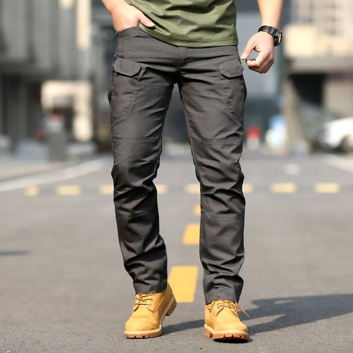 Praktische heren cargo werkbroek, tactisch design met ruime zakken, ideaal voor gereedschap en outdoor.