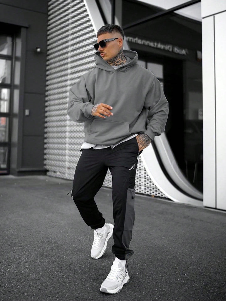 Zwarte heren hoodie effen kleur achterkant casual streetwear trui
