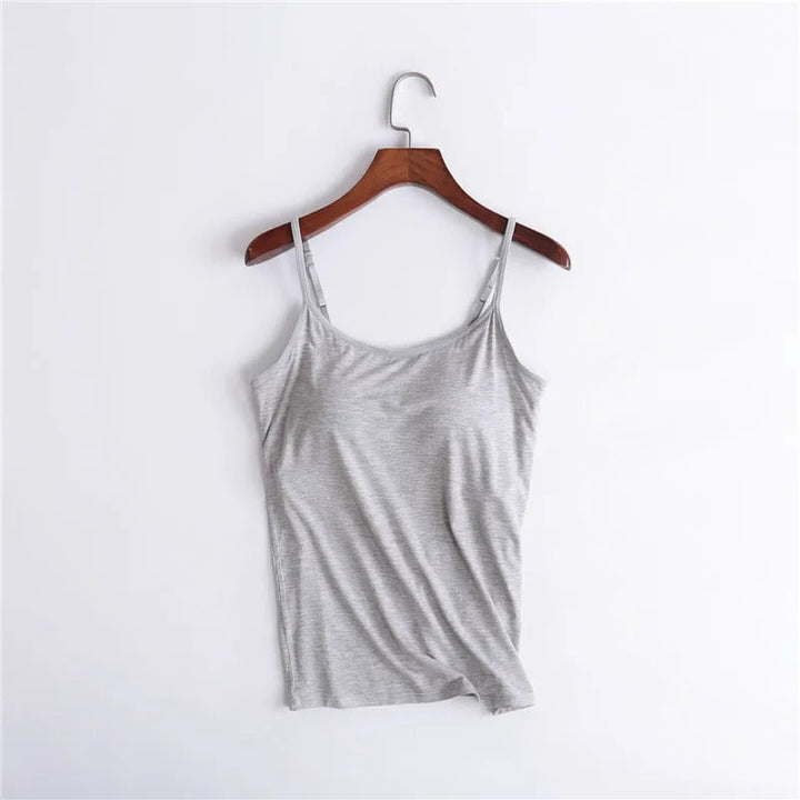 Tyra dames top met BH-integratie, naadloos, in beige. Elegante, ademende stof voor dagelijks comfort en stijl.