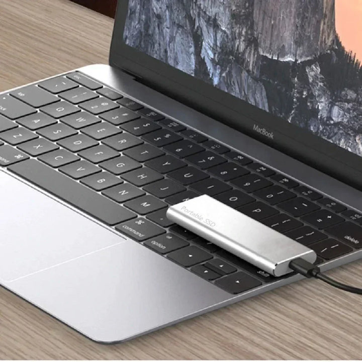"Ultra dunne 4 TB externe harde schijf met USB-C aansluiting, slank en draagbaar ontwerp, snelle en ruime opslag."