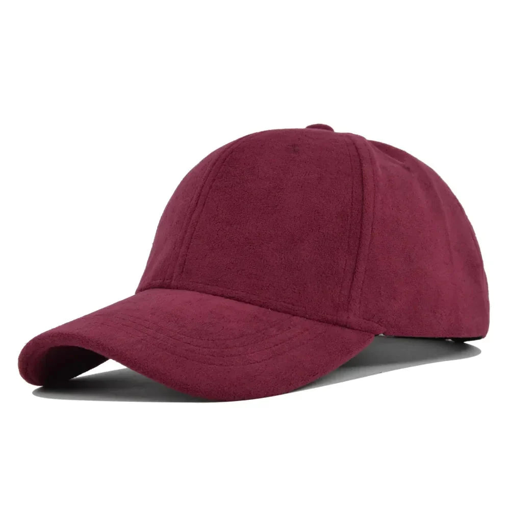 Duurzame unisex pet met suède uitstraling, verstelbaar, essentieel streetwear accessoire.