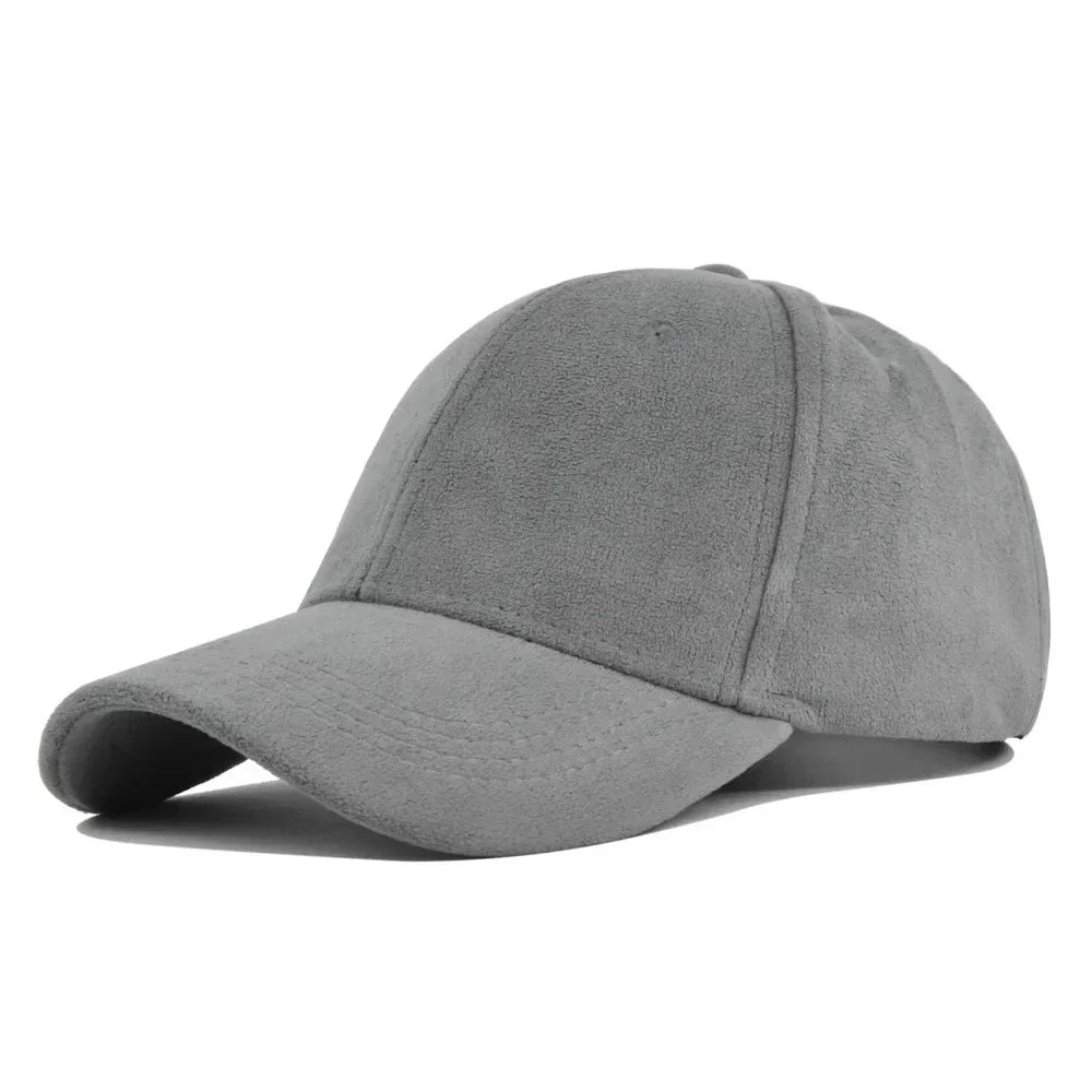 Modieuze unisex pet, suède look, verstelbare pasvorm, ideaal voor een relaxte streetwear vibe.