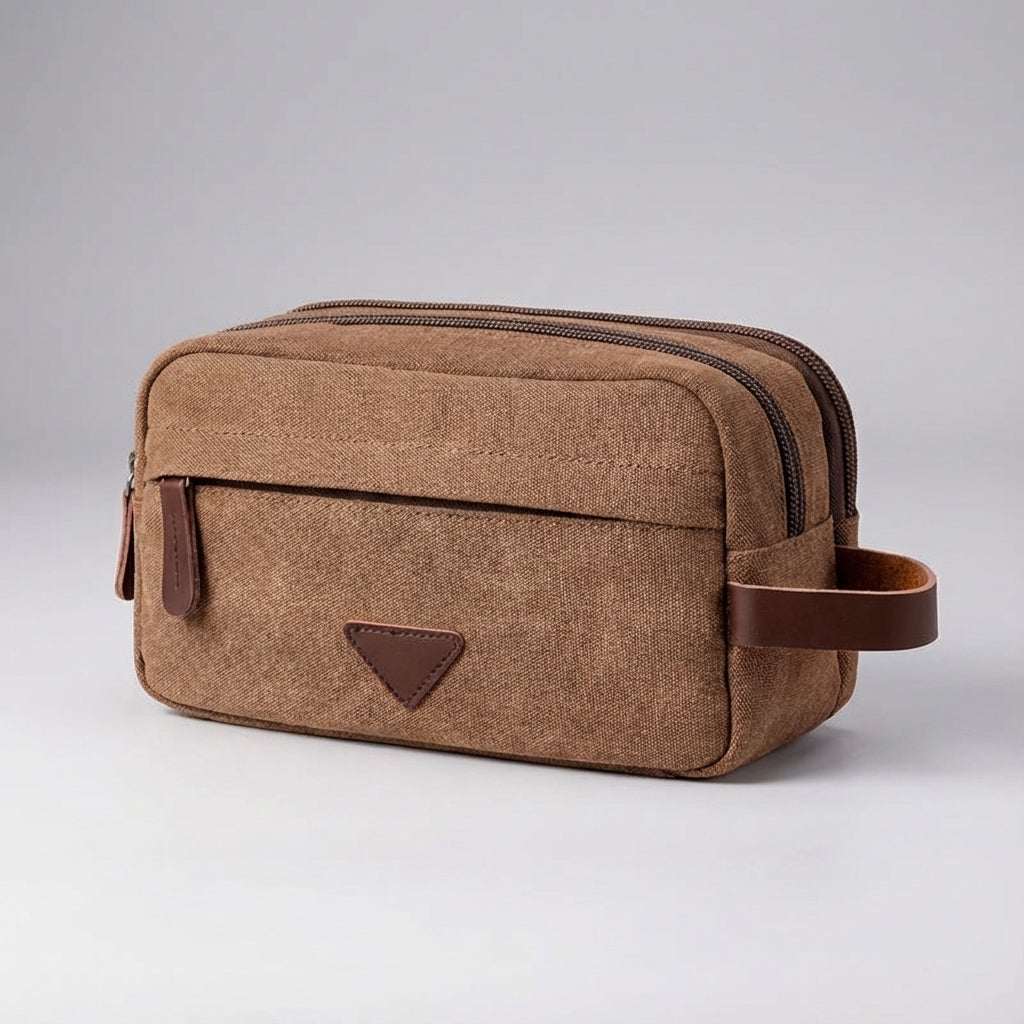 Compacte Tripelle reis toilettas, waterdicht canvas en dubbel compartiment voor stressvrije, geordende reizen.