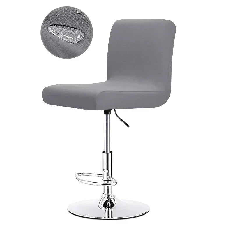 Moderne interieurdecoratie: waterdichte stretchhoes voor barstoelen, combineert stijl met functionaliteit.