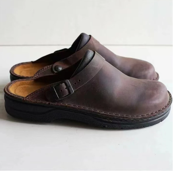 Heren pantoffels: comfortabele gesloten instappers voor thuis. Ideaal voor ontspanning en dagelijks voetcomfort.