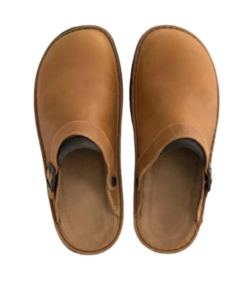 Zijaanzicht: ergonomische heren instappantoffels, closed-toe design met goede steun voor thuis en voetcomfort.
