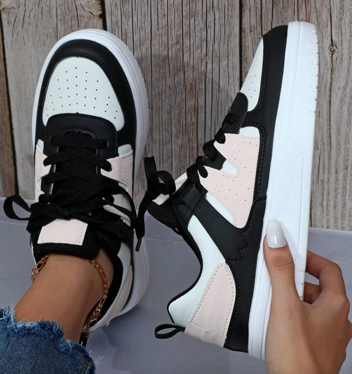 "Valeen sneakers voor dames, kleurrijk design met levendige pastelkleuren en ademend bovenwerk voor comfort en stijl."