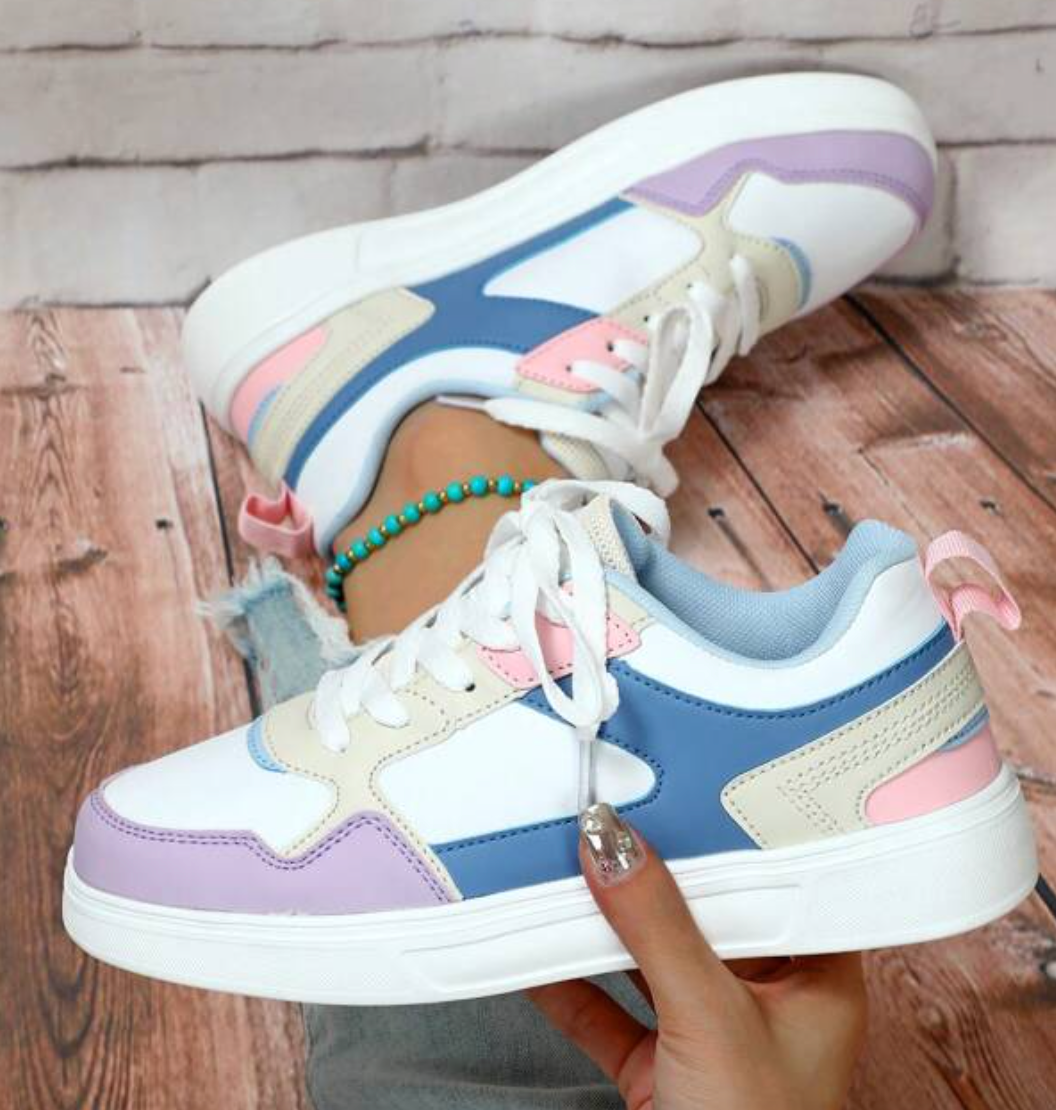 "Valeen sneakers voor dames, kleurrijk design met levendige pastelkleuren en ademend bovenwerk voor comfort en stijl."