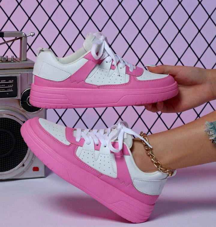 "Valeen sneakers voor dames, kleurrijk design met levendige pastelkleuren en ademend bovenwerk voor comfort en stijl."