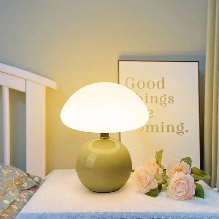 "Verstelbare LED paddenstoel lamp in modern design, keramiek en PVC, voor elegante sfeer in huis of kantoor."